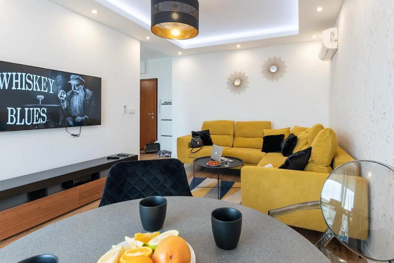 K&Z Suits Warsaw Apartment