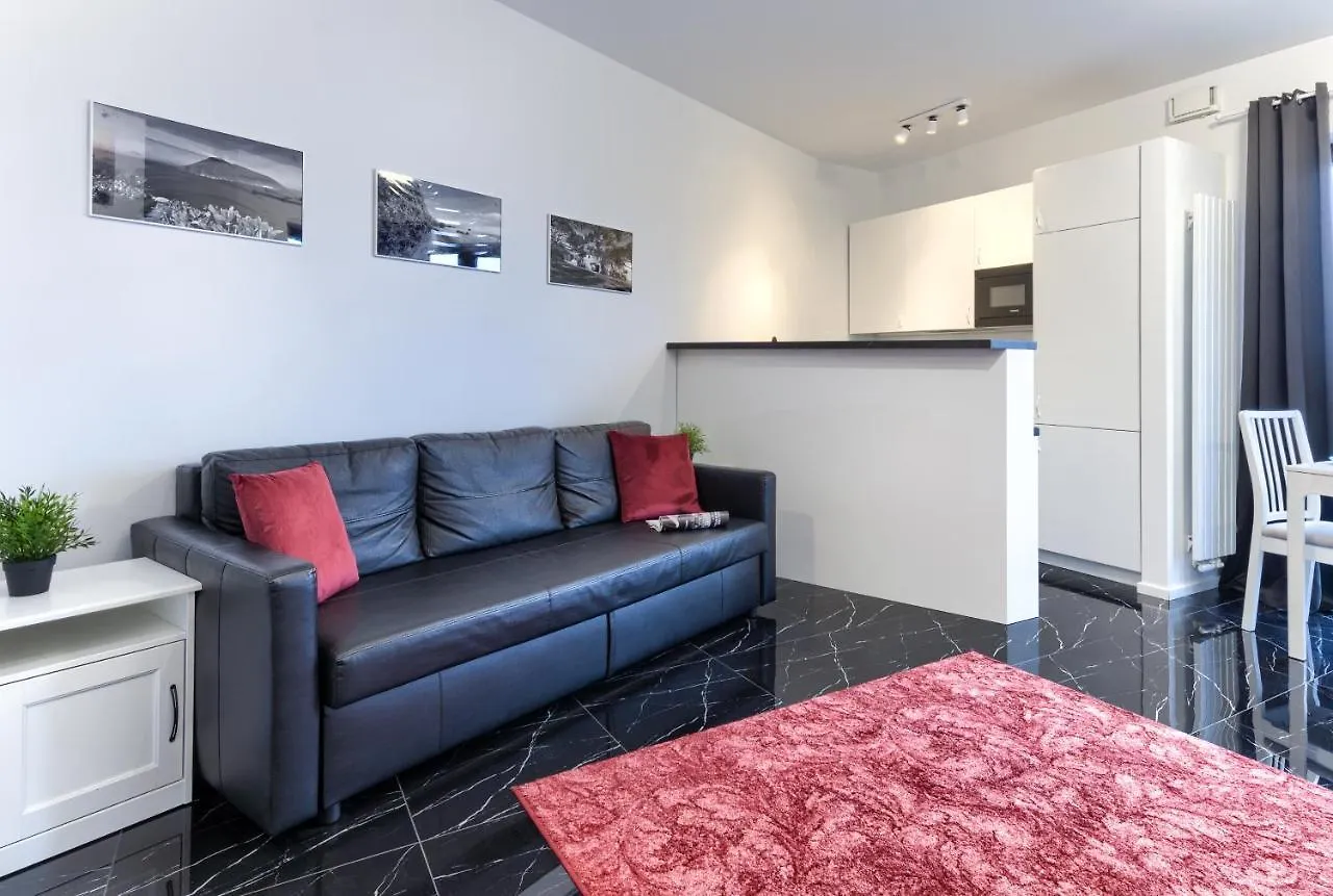 K&Z Suits Warsaw Apartment